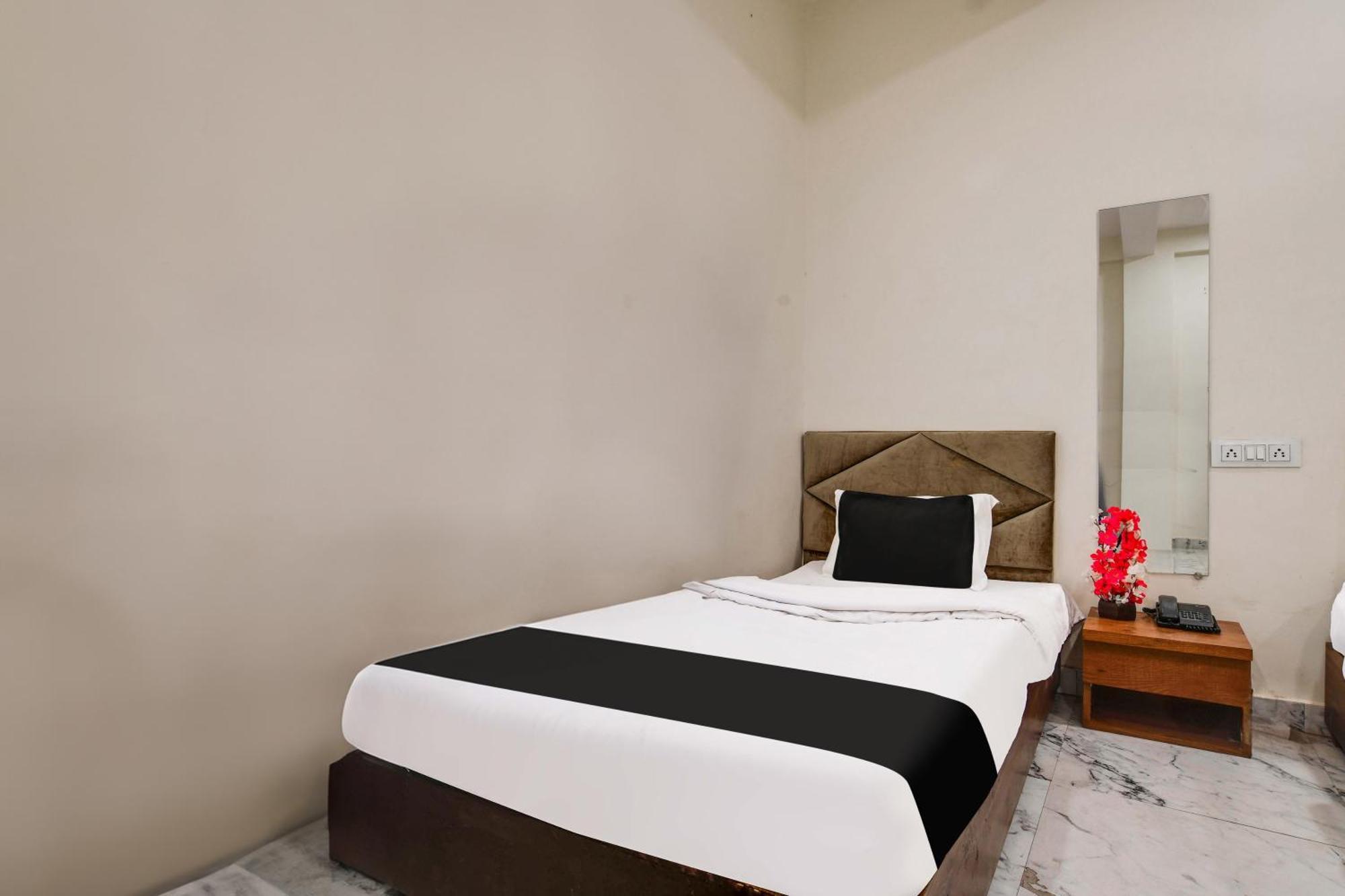 Hotel O Ujjain Near Hari Fatak Eksteriør billede